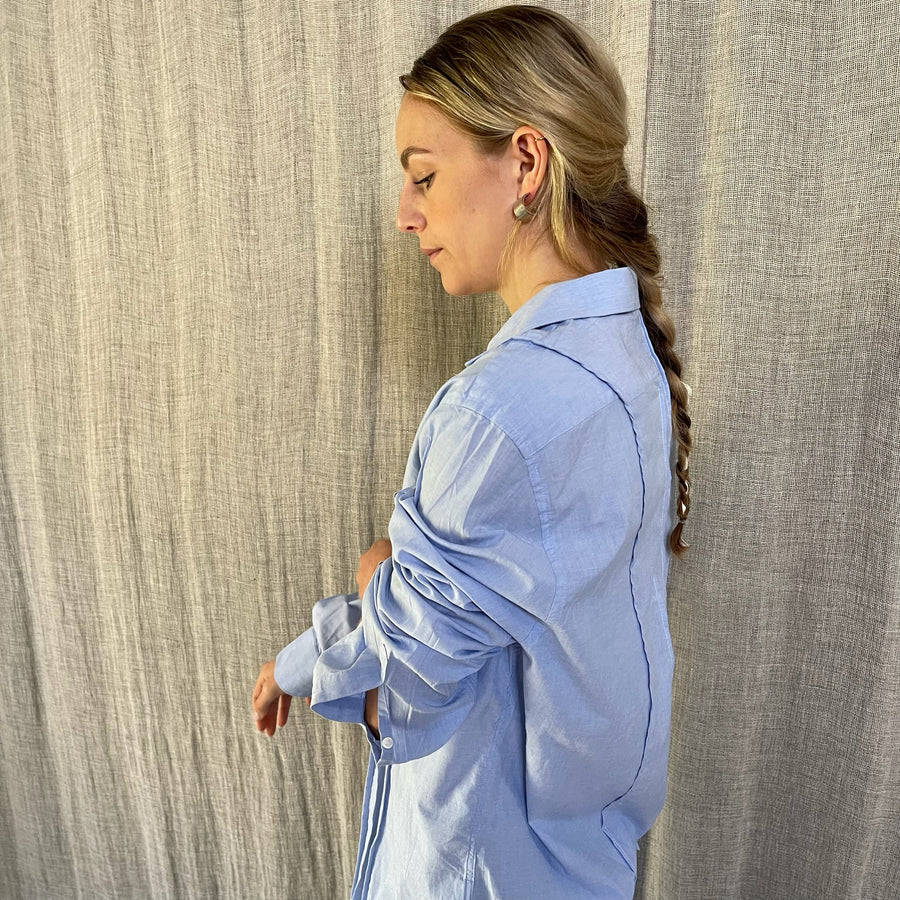 LIGHT BLUE EXPOSED SEAM SHIRT