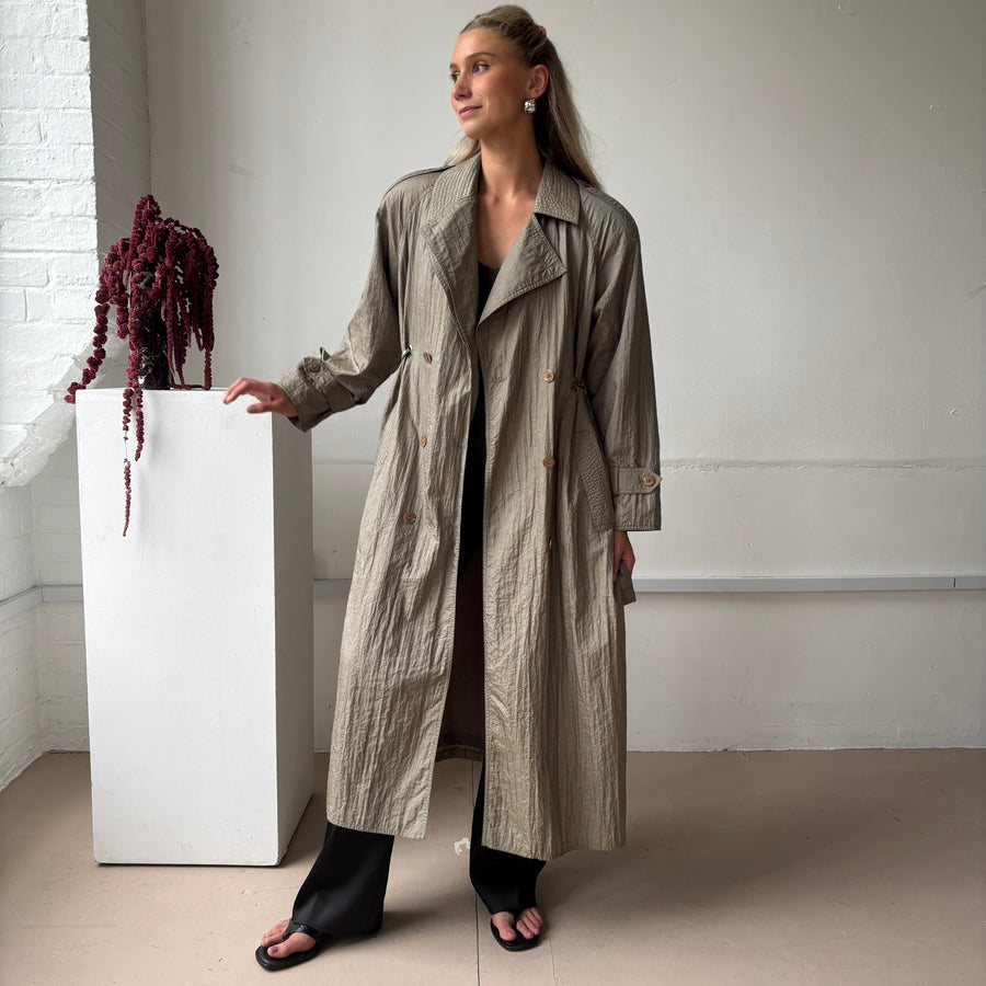 BRONZE HARDWARE FRONT TRENCH COAT
