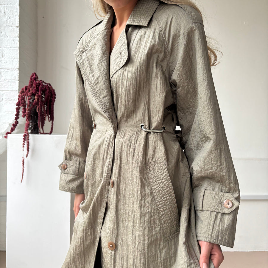 BRONZE HARDWARE FRONT TRENCH COAT