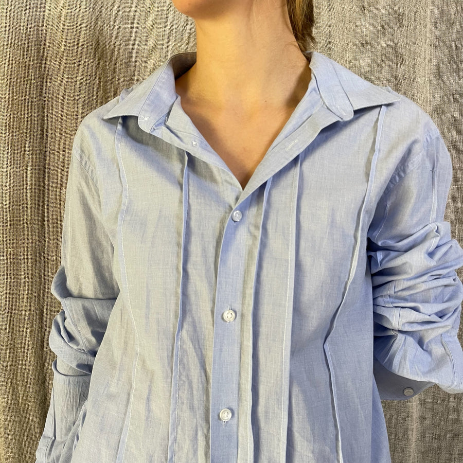 LIGHT BLUE EXPOSED SEAM SHIRT