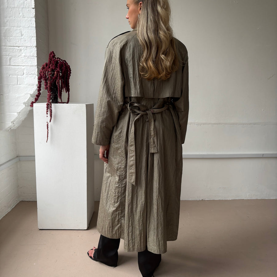 BRONZE HARDWARE FRONT TRENCH COAT
