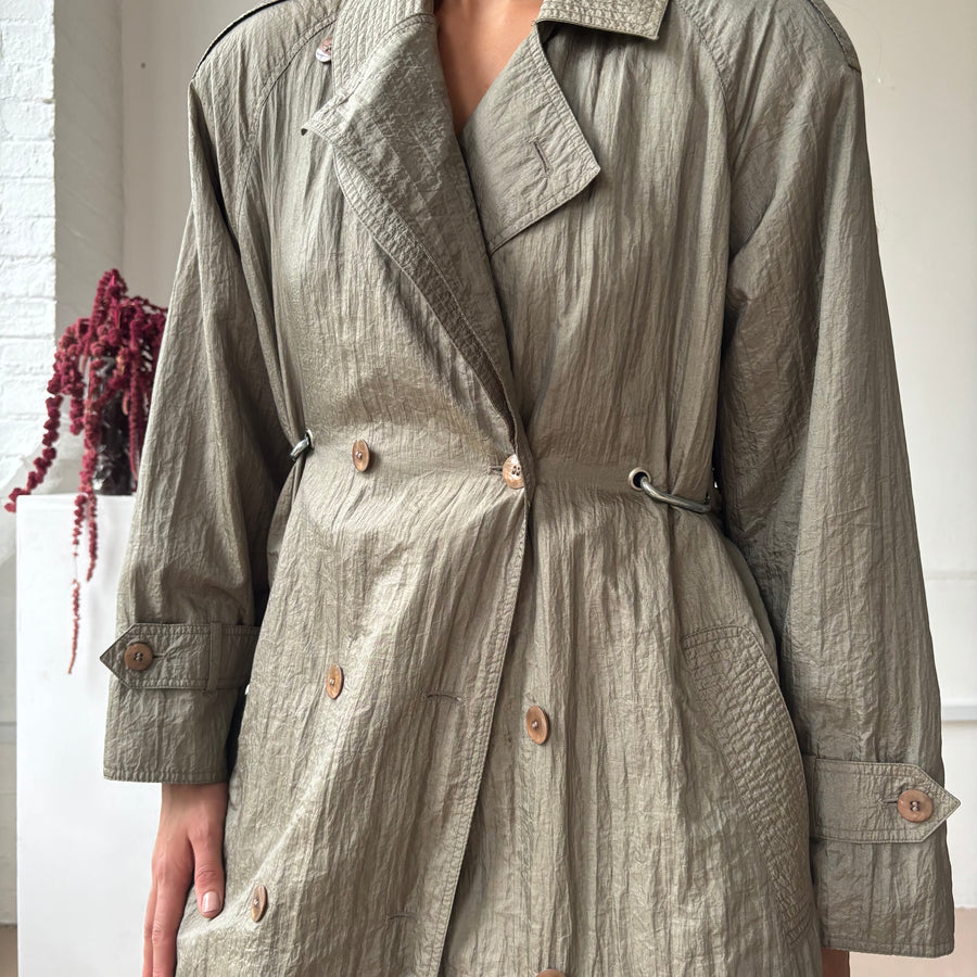 BRONZE HARDWARE FRONT TRENCH COAT