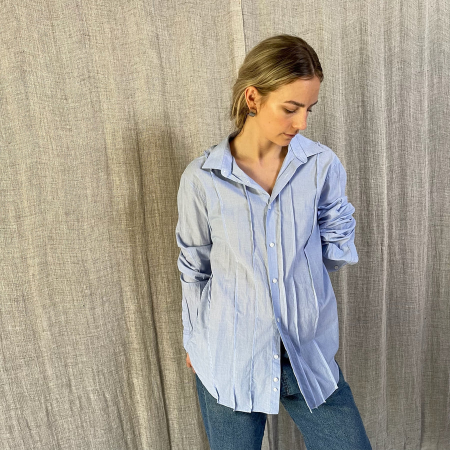 LIGHT BLUE EXPOSED SEAM SHIRT