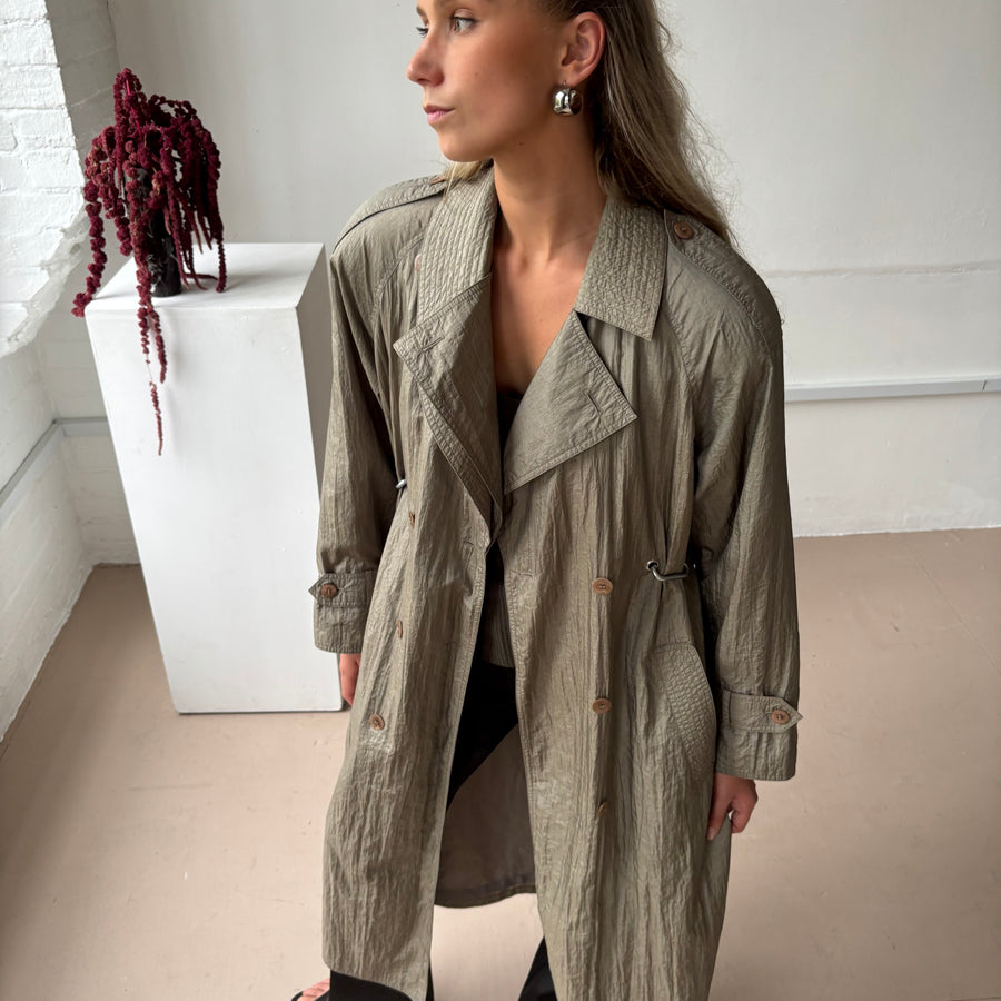 BRONZE HARDWARE FRONT TRENCH COAT