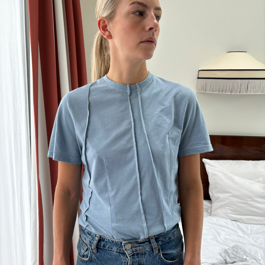 BABY BLUE SEAM T-SHIRT