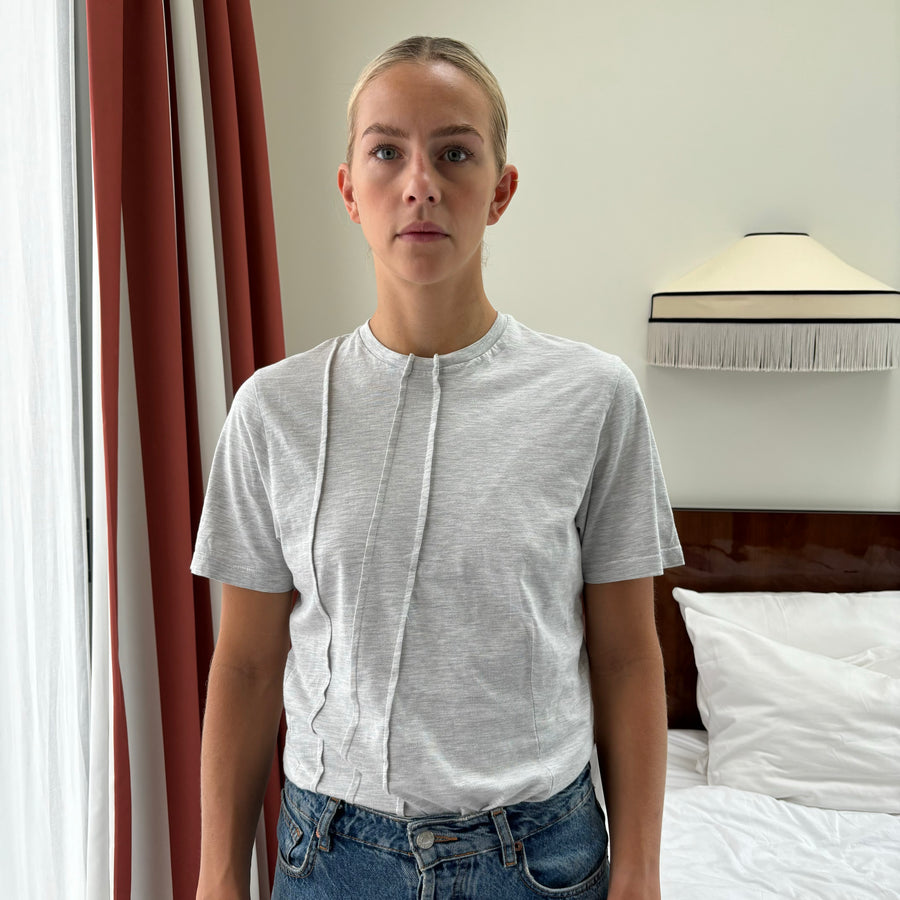 GREY SEAMED T-SHIRT
